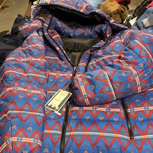 Ladies puffer clubroom coat size small no tag 23 pit hood, red white blue